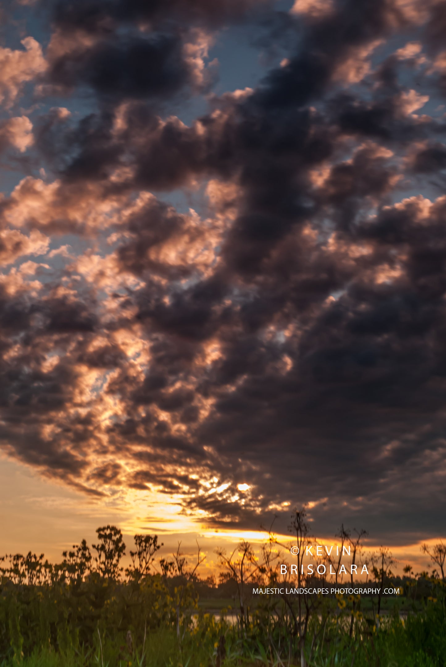 A COLORFUL SUNRISE FROM THE PRAIRIE