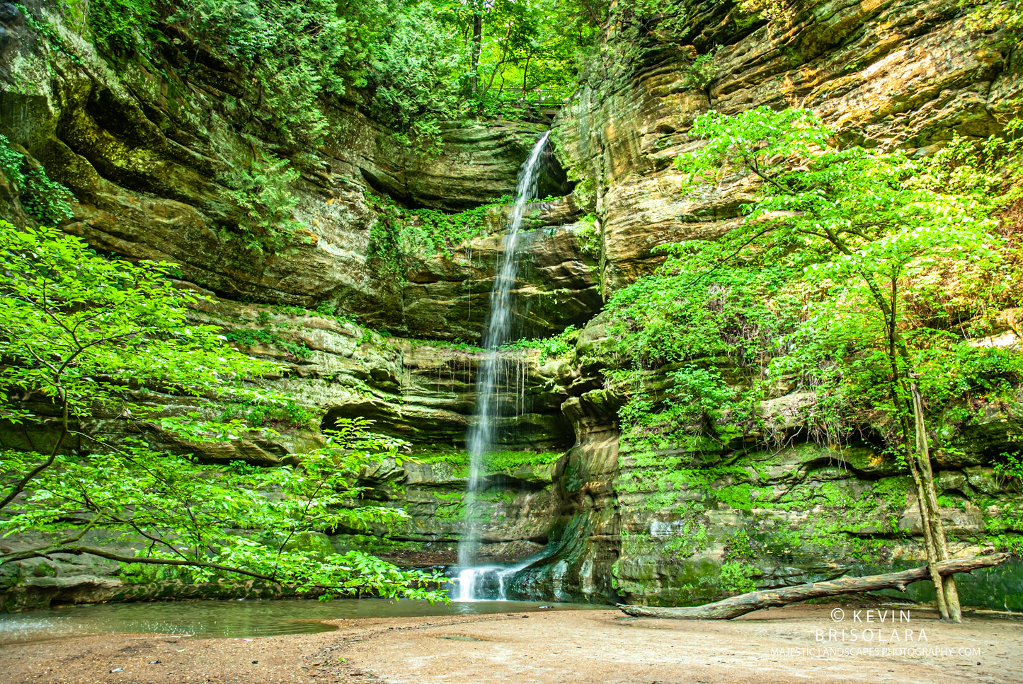 A MAJESTIC WATERFALL IN THE CANYON